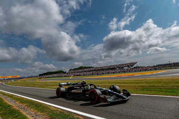 Mercedes - Lewis Hamilton